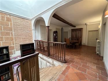 Bourgeois house 300m²- 7 bedrooms - Garden - Swimming pool
