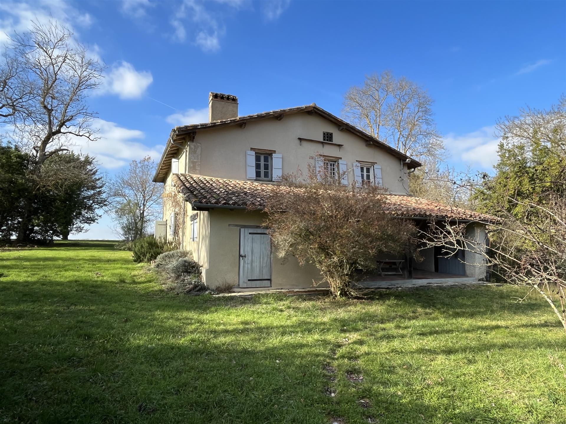 Country house 200m² - 5 bedrooms - Outbuildings - Pyrenees view