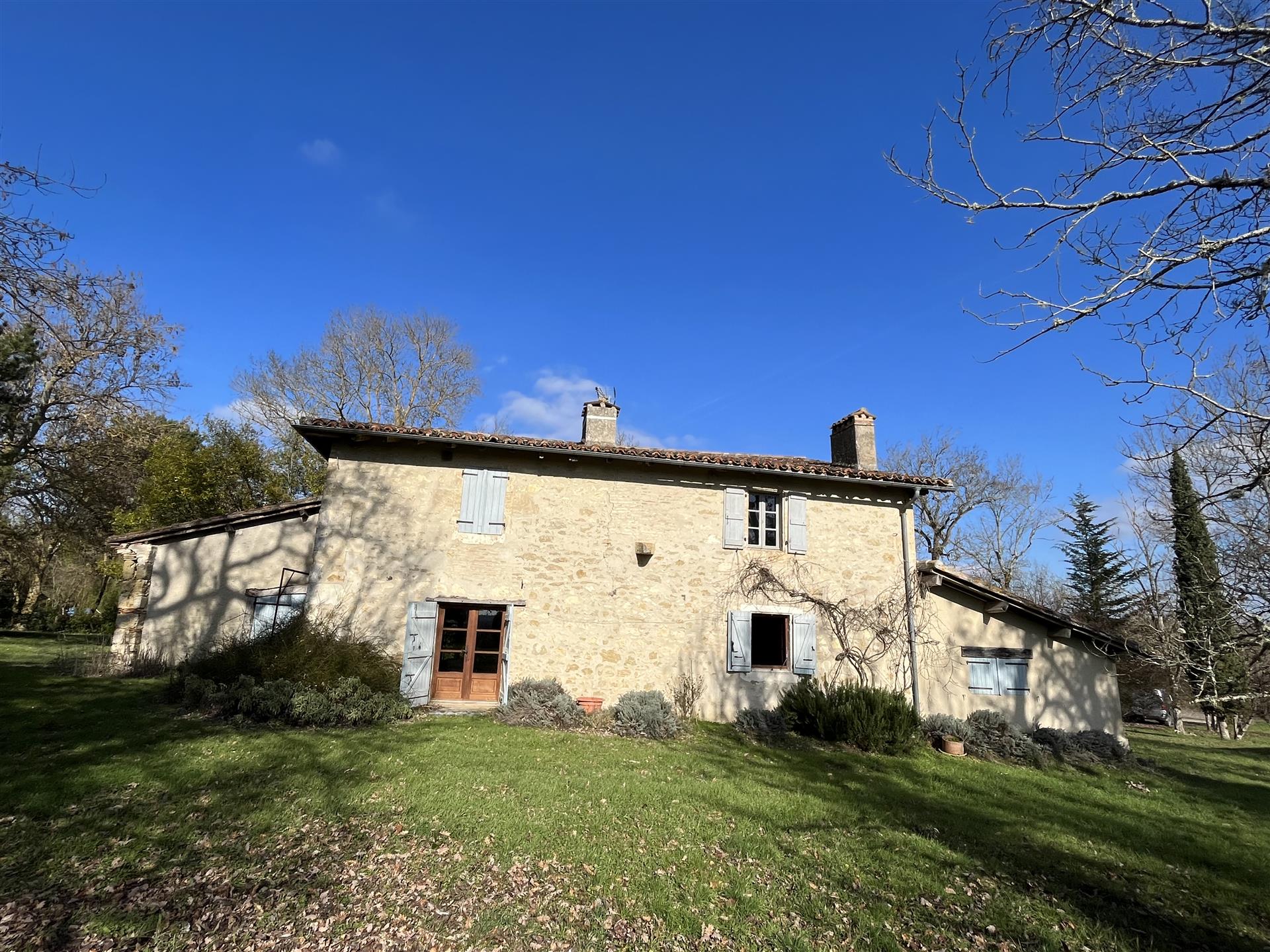 Country house 200m² - 5 bedrooms - Outbuildings - Pyrenees view