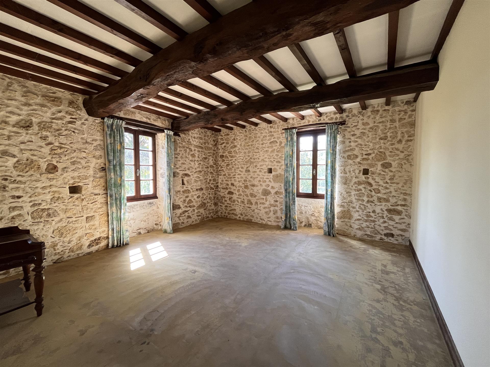 Authentic Gascon stone house of 220 m² with covered terrace and garage