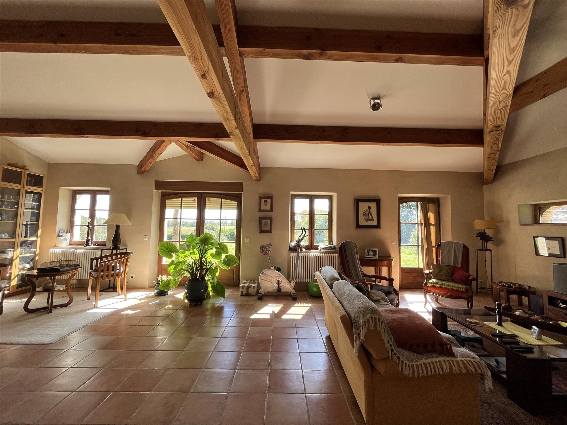 Property 320m² with 2 Houses on 2Ha8