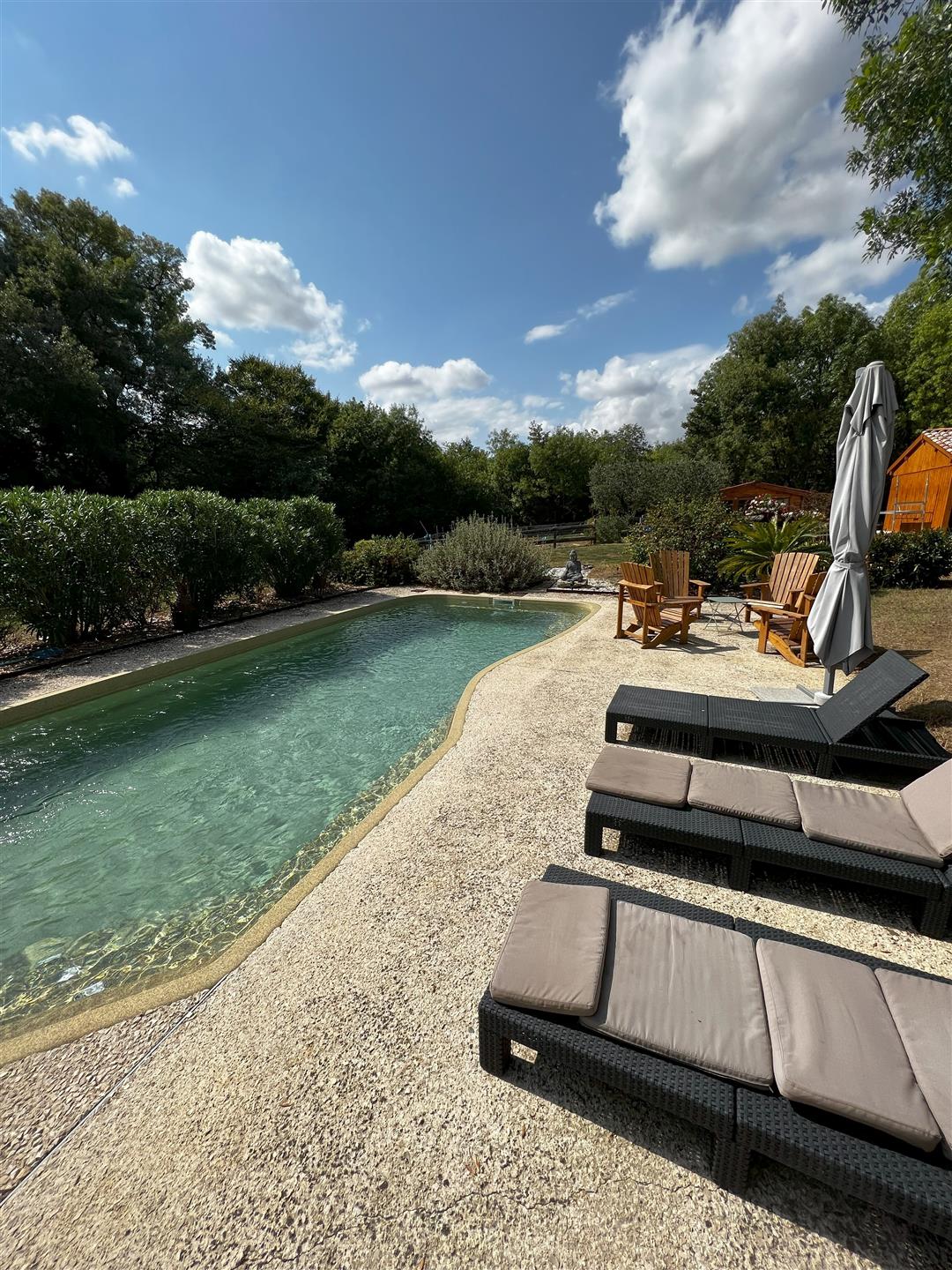 Stone house 240m² - 1Ha8 - 5 bedrooms - Swimming pool - Jacuzzi - Garage