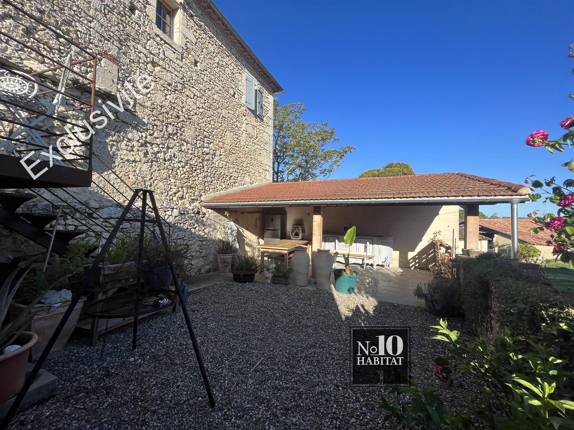 Stone house 110m² - 3 bedrooms - Garden - Pyrenees view