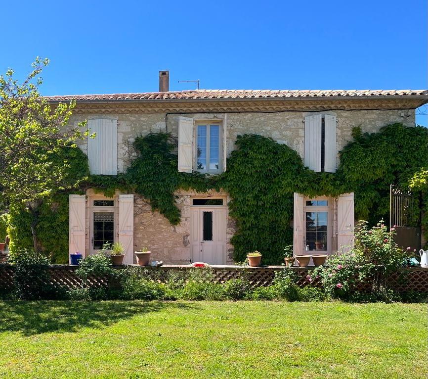 Bourgeois house 250m² - 5 bedrooms - Outbuildings - View of the Pyrenees