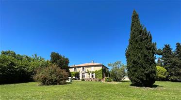 Bourgeois house 250m² - 5 bedrooms - Outbuildings - View of the Pyrenees