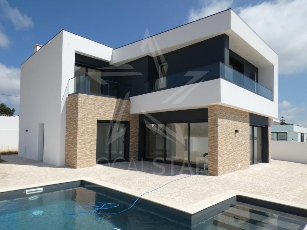 Contemporary 4 Bedroom Duplex House