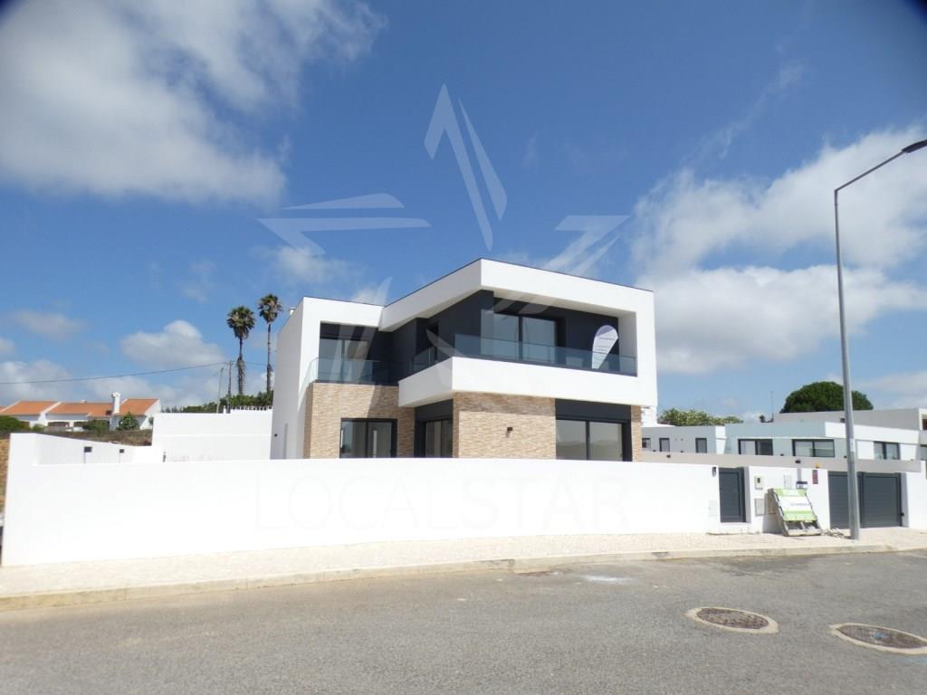 Contemporary 4 Bedroom Duplex House