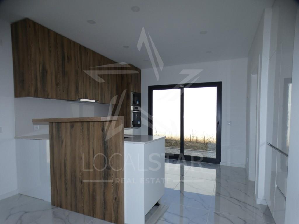 Contemporary 4 Bedroom Duplex House