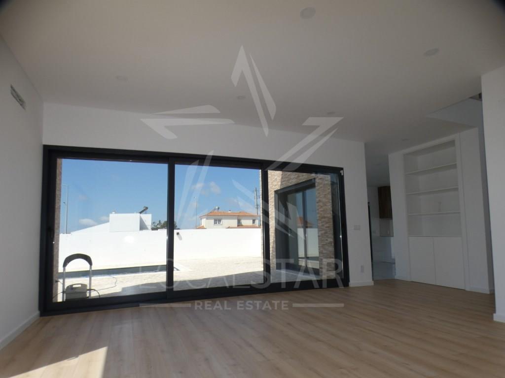 Contemporary 4 Bedroom Duplex House