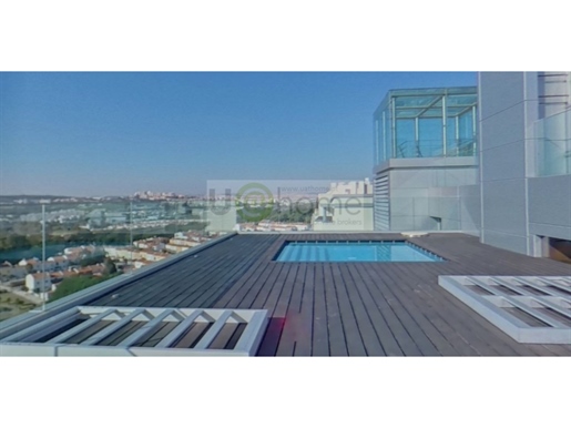 Luxury T4 with garden view, condominium w/private pool, fantastic river view