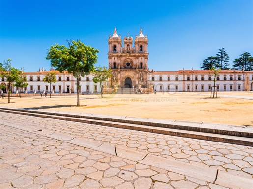 Bâtiment à rénover totalement à côté du monastère d'Alcobaça