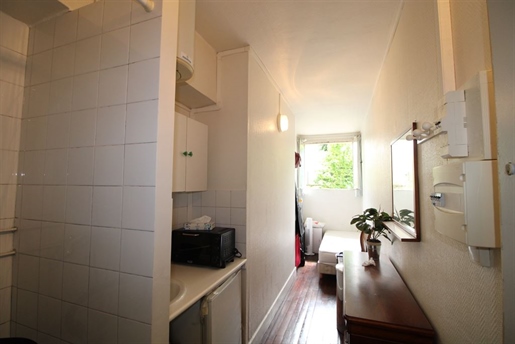 Neuilly-Sur-Seine - rue Casimir Pinel - maid's room - ground floor