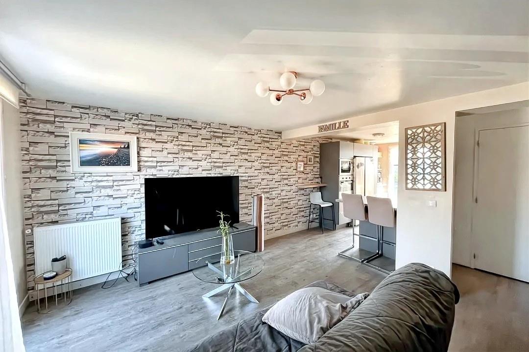 Casa de 82m2 con 3 habitaciones + despacho y jardín