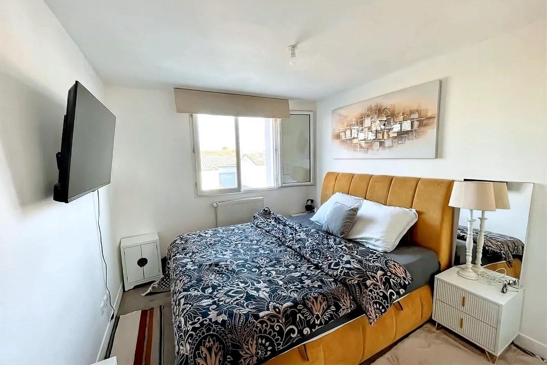 Casa de 82m2 con 3 habitaciones + despacho y jardín