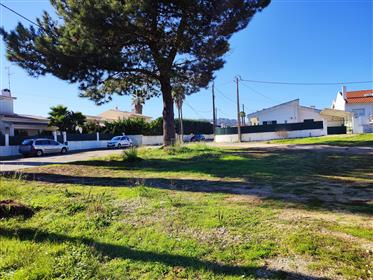 Terreno com projeto aprovado Moradia T4 com piscina e garagem