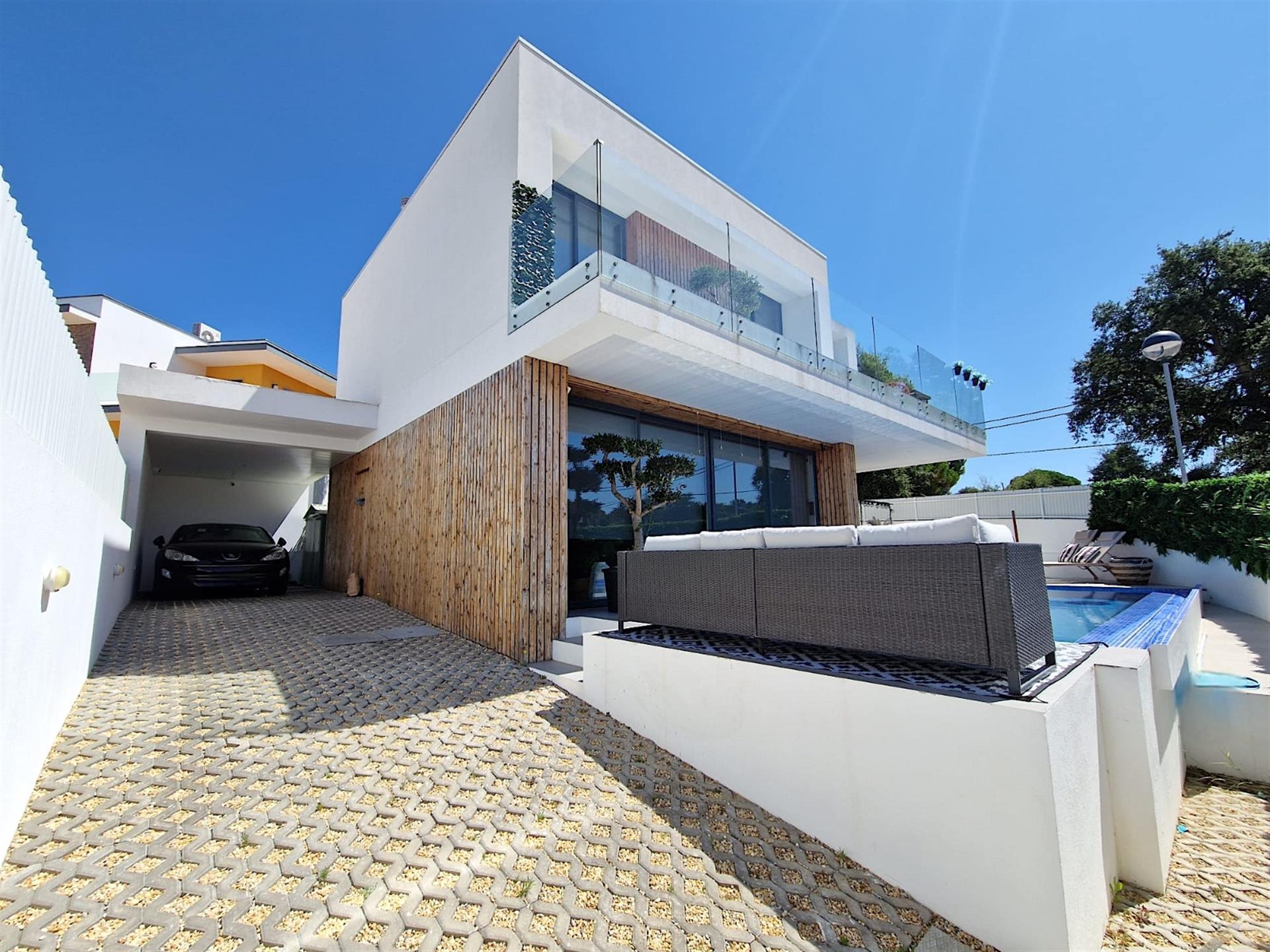 Moradia Isolada com Piscina em Sesimbra