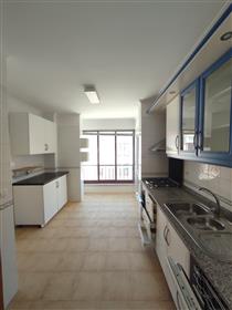Appartement de 2 chambres dans le centre d'Almoinha, Sesimbra