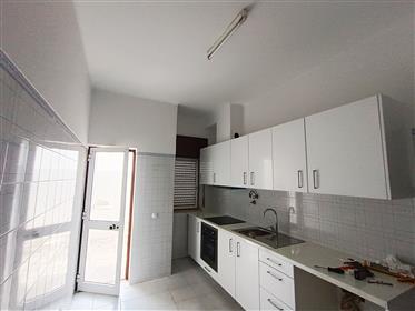 Apartment with 2 bedrooms and private patio