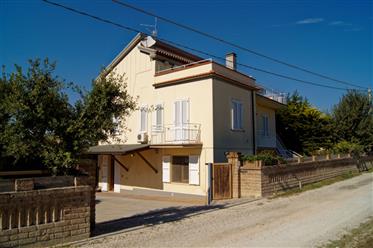 Periferia - Beautiful well-kept house with garden