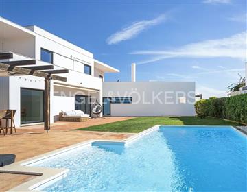 Villa moderne avec piscine à Salgados
