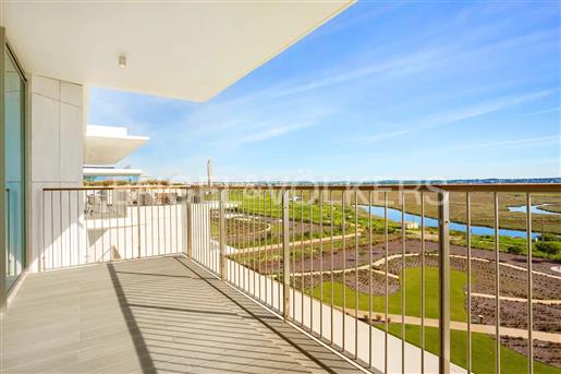 Brandneue Luxus-Dachgeschosswohnung mit Meerblick und 50 Meter vom Strand entfernt