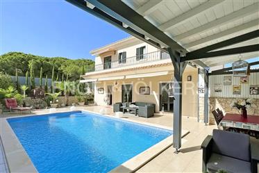 Detached house with 4 bedrooms and pool near Galé