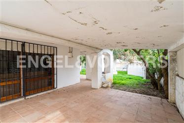 Detached single storey house to renovate in Albufeira