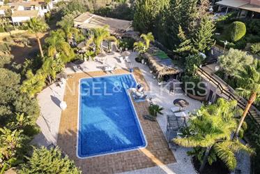 Unique property with studio, swimming pool, tennis court and gym