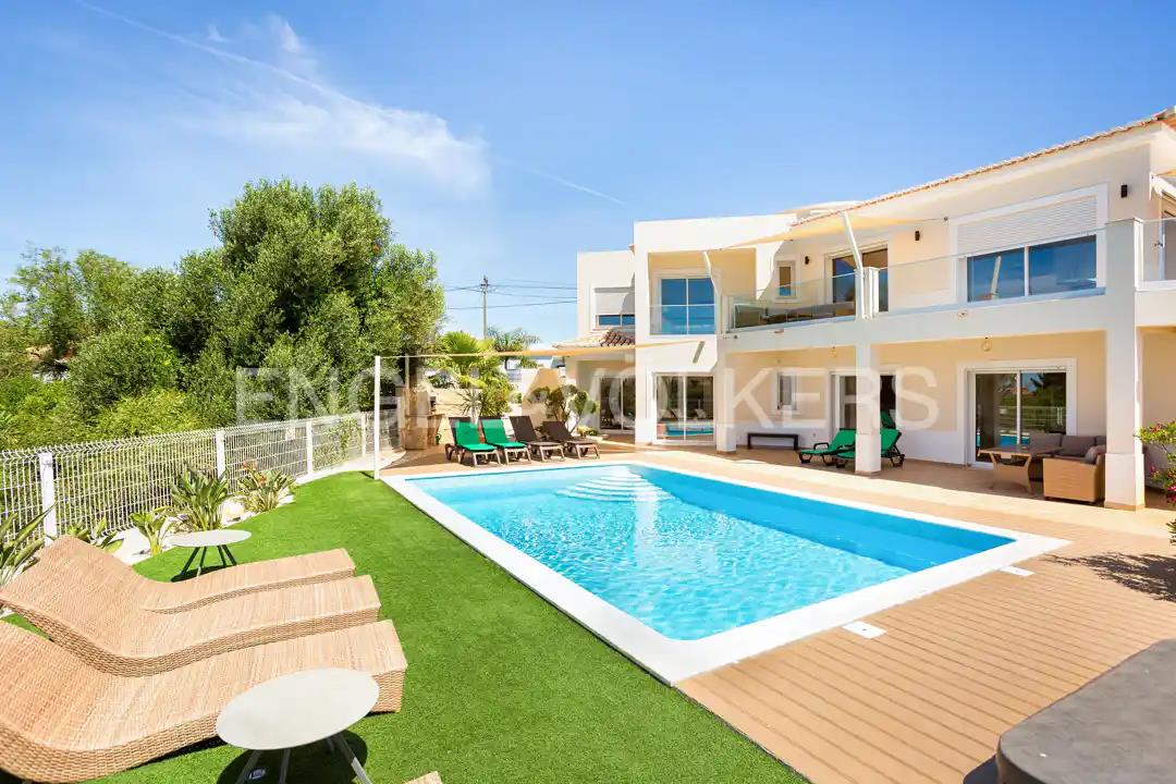 Spectaculaire villa met 4 slaapkamers en uitzicht op zee