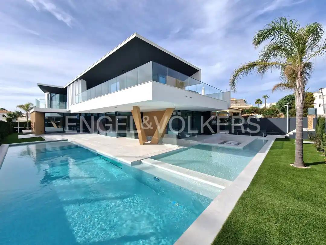 Moderne, Luxus-Villa - 300m vom Strand entfernt