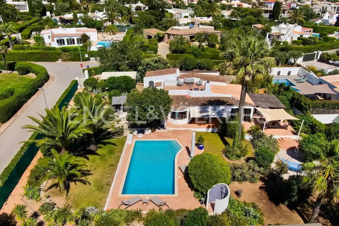 Single-Storey villa with private pool