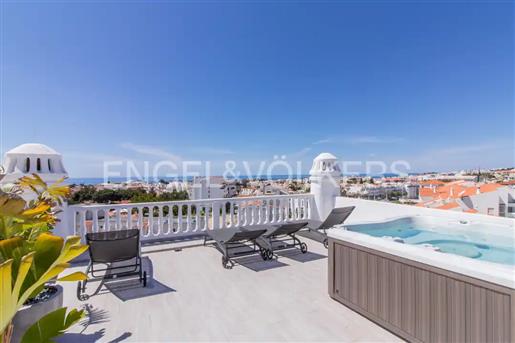 Excellent penthouse with central location and fantastic sea view