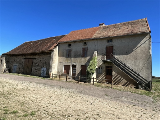 House with outbuildings and 2 hectares of free land