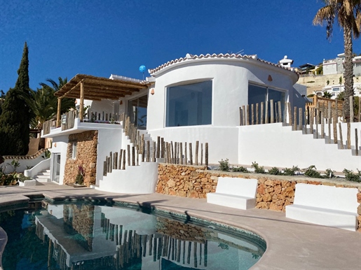 Gerenoveerde villa in mediterrane stijl in Moraira met prachtig uitzicht