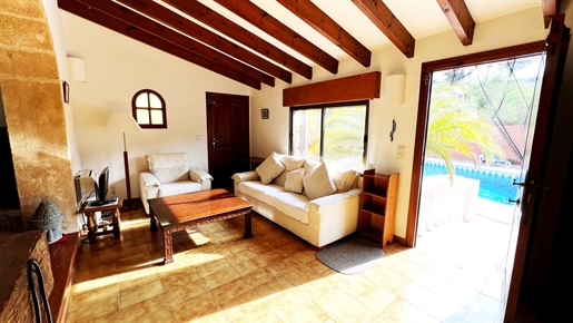 Villa tradicional en una gran parcela con alojamiento independiente para invitados en La Cometa, Mor