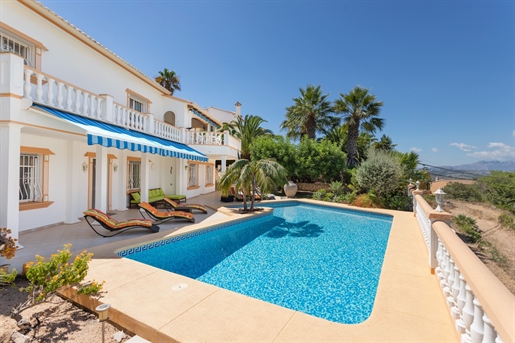 Stunning villa with amazing panoramic views in a tranquil setting