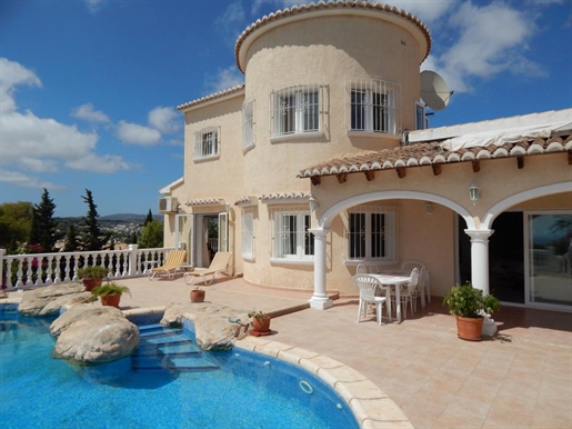 Villa mit Meerblick und zusätzlichem Grundstück in Pla del Mar, Moraira, nur wenige Gehminuten von G