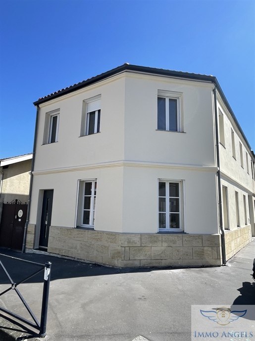 Renovated townhouse with garage, near train station