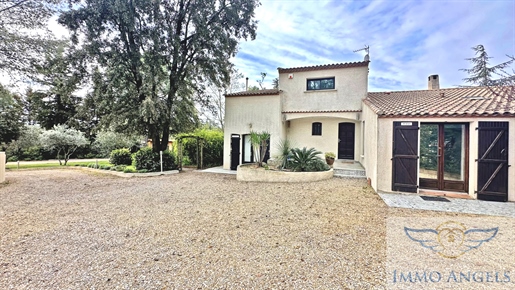 In Prades le lez (34) family house 232m2 on 2378m2, 5 bedrooms, swimming pool, quiet