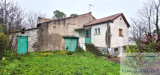 Gard à Saint-Ambroix Maison à rénover sur 3551m2 de terrain.