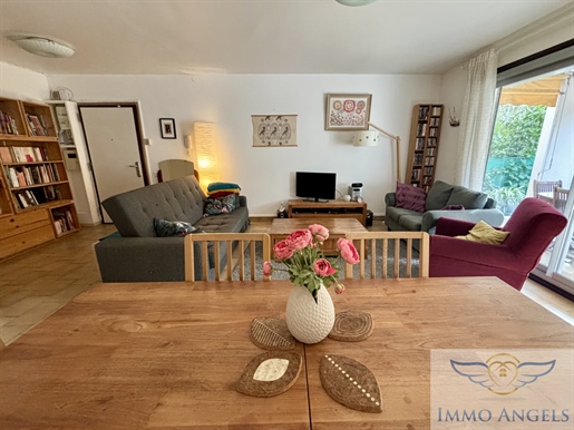 T7 apartment with garden, parking space and closed garage