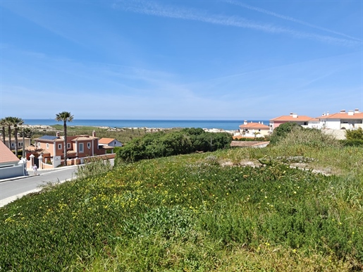 Land with sea view next to golf courses