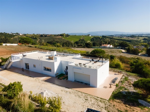 Villa with large land and stunning views of the countryside and mountains!