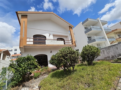 Villa mit 5 Schlafzimmern und 4 Etagen im Zentrum von Caldas da Rainha