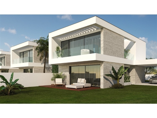 New villas with swimming pool built with quality and luxury details!