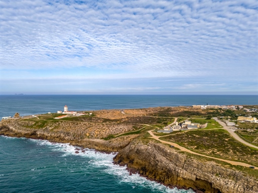 Land for investment just 100 meters from the sea in Peniche