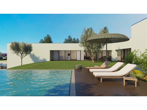 Sofisticada villa con jardín y piscina en una generosa parcela de 1726m²