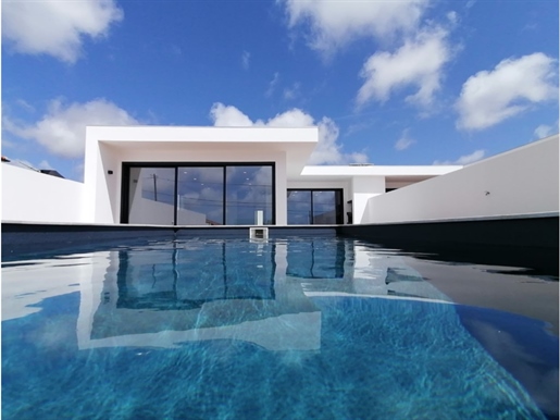 New villa with swimming pool and fantastic views of the sea and the sunset on the horizon