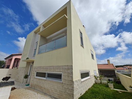 Villa just 5 minutes from the beaches of Baleal and the golf courses of Praia d'El Rey