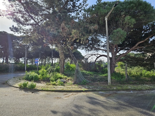 Plot of 680m2 just 300 meters from Óbidos Lagoon
